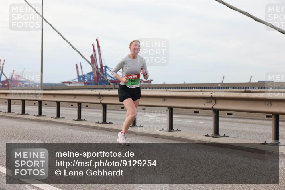 03.10.2025 - Köhlbrandbrückenlauf Lena Gebhardt http://msf.ph/oto/9129254 03.10.2025 16:03:44 Position 2 8603 meine-sportfotos.de