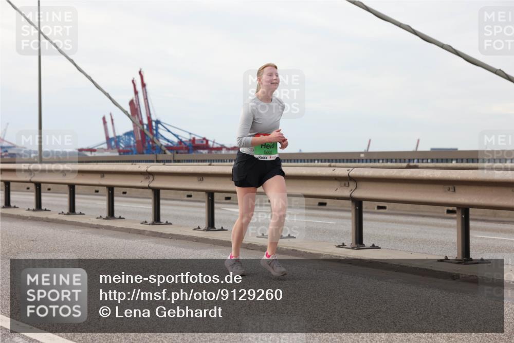 03.10.2025 - Köhlbrandbrückenlauf Lena Gebhardt http://msf.ph/oto/9129260 03.10.2025 16:03:44 Position 2 8603 meine-sportfotos.de