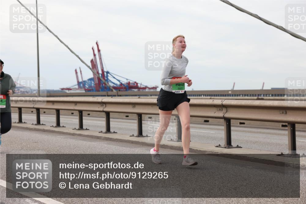 03.10.2025 - Köhlbrandbrückenlauf Lena Gebhardt http://msf.ph/oto/9129265 03.10.2025 16:03:44 Position 2 8603 meine-sportfotos.de