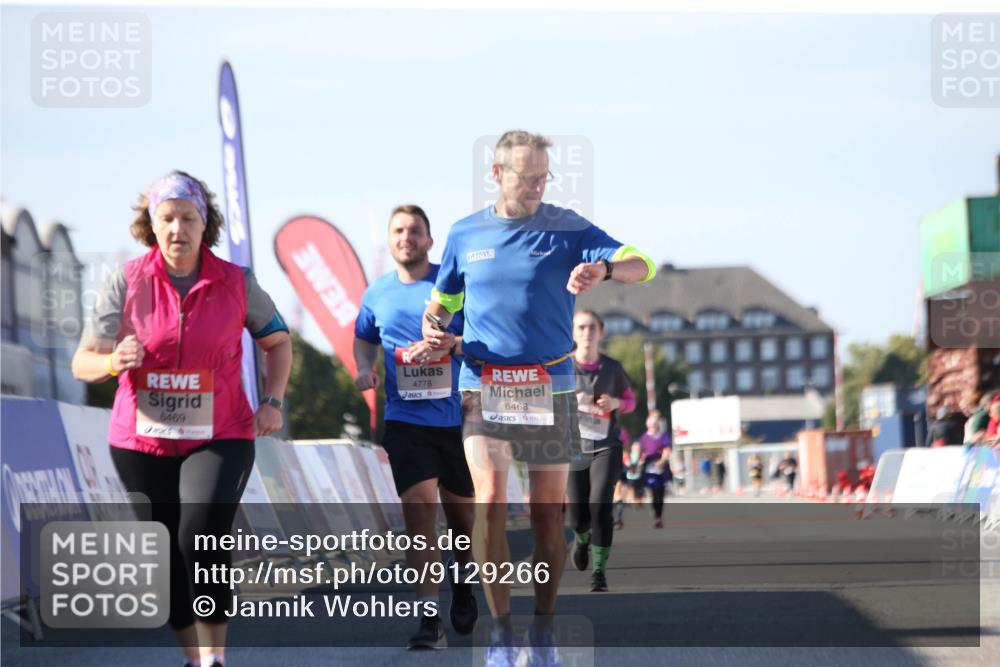 03.10.2025 - Köhlbrandbrückenlauf Jannik Wohlers http://msf.ph/oto/9129266 03.10.2025 13:42:51 Ziel 4778, 4944, 5086, 5254, 5418, 6260, 6468, 6469 meine-sportfotos.de