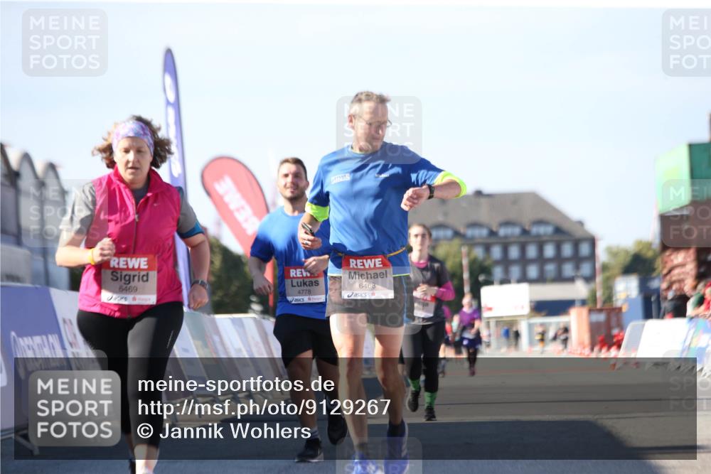 03.10.2025 - Köhlbrandbrückenlauf Jannik Wohlers http://msf.ph/oto/9129267 03.10.2025 13:42:51 Ziel 4778, 4944, 5086, 5254, 5418, 6260, 6468, 6469 meine-sportfotos.de