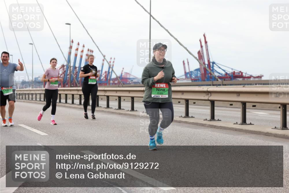 03.10.2025 - Köhlbrandbrückenlauf Lena Gebhardt http://msf.ph/oto/9129272 03.10.2025 16:03:45 Position 2 8183 meine-sportfotos.de