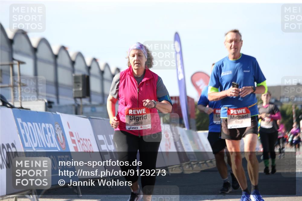 03.10.2025 - Köhlbrandbrückenlauf Jannik Wohlers http://msf.ph/oto/9129273 03.10.2025 13:42:52 Ziel 4778, 4944, 5086, 5254, 5418, 6260, 6468, 6469 meine-sportfotos.de