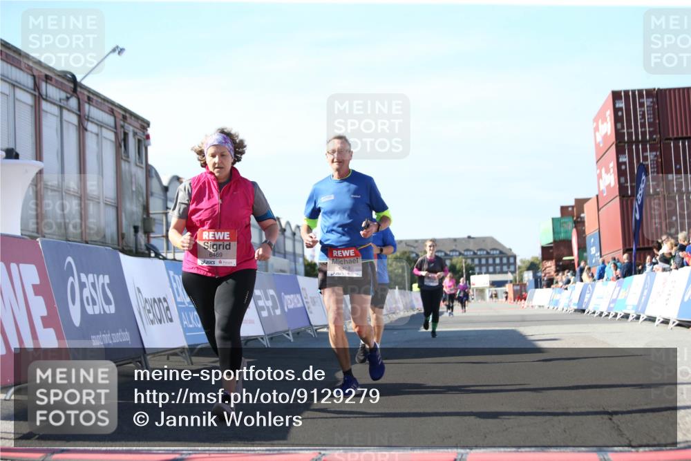 03.10.2025 - Köhlbrandbrückenlauf Jannik Wohlers http://msf.ph/oto/9129279 03.10.2025 13:42:53 Ziel 4778, 4944, 5086, 5418, 6468, 6469, 6548 meine-sportfotos.de