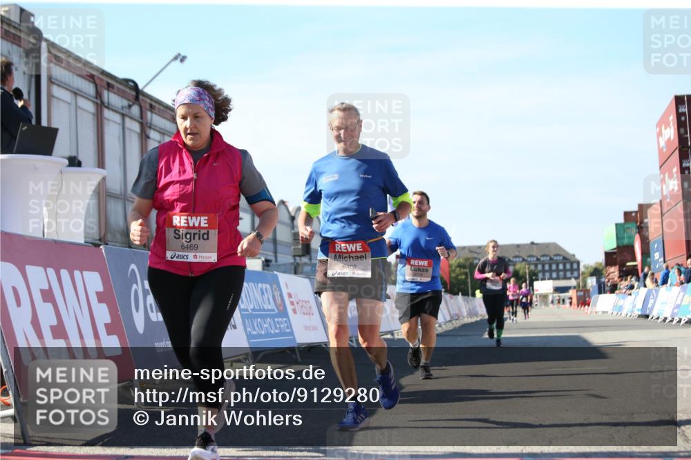 03.10.2025 - Köhlbrandbrückenlauf Jannik Wohlers http://msf.ph/oto/9129280 03.10.2025 13:42:54 Ziel 4778, 4944, 5086, 5418, 6468, 6469, 6548 meine-sportfotos.de
