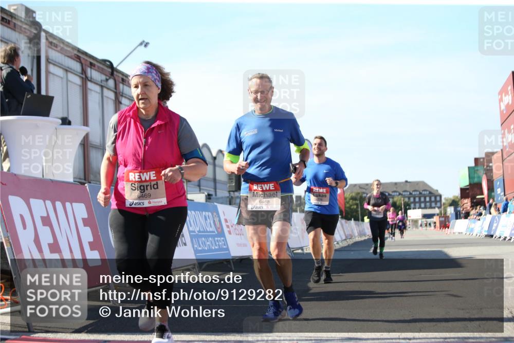 03.10.2025 - Köhlbrandbrückenlauf Jannik Wohlers http://msf.ph/oto/9129282 03.10.2025 13:42:54 Ziel 4778, 4944, 5086, 5418, 6468, 6469, 6548 meine-sportfotos.de