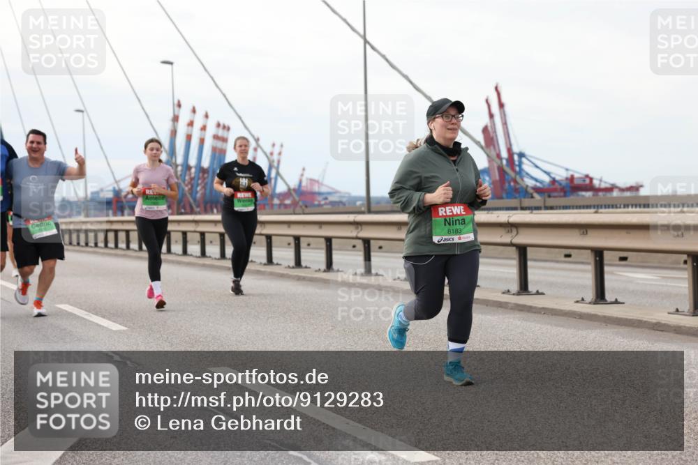 03.10.2025 - Köhlbrandbrückenlauf Lena Gebhardt http://msf.ph/oto/9129283 03.10.2025 16:03:45 Position 2 8183 meine-sportfotos.de