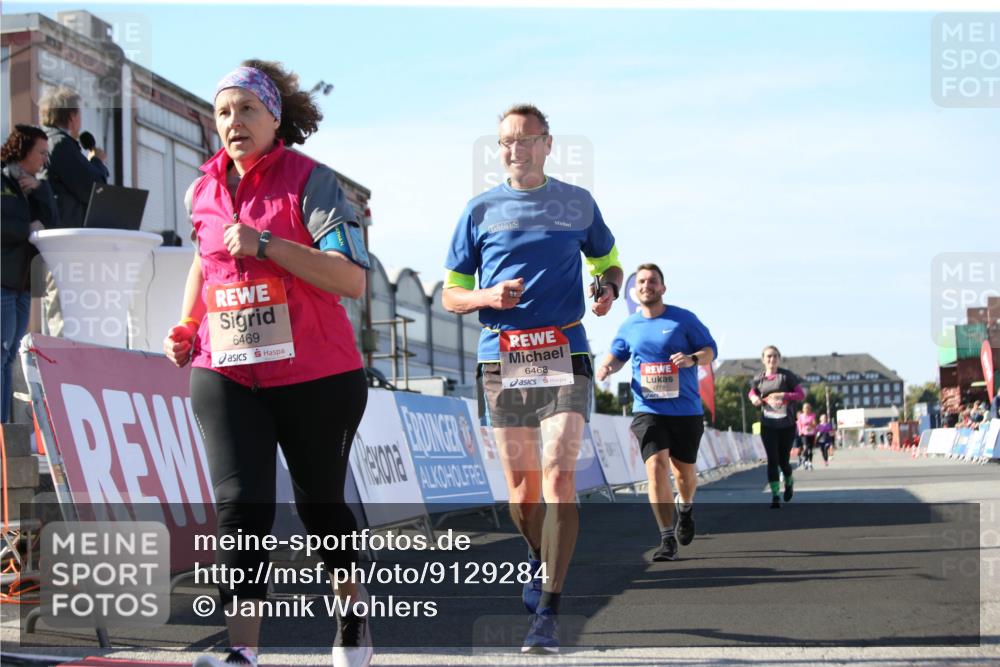 03.10.2025 - Köhlbrandbrückenlauf Jannik Wohlers http://msf.ph/oto/9129284 03.10.2025 13:42:54 Ziel 4778, 4944, 5086, 5418, 6468, 6469, 6548 meine-sportfotos.de