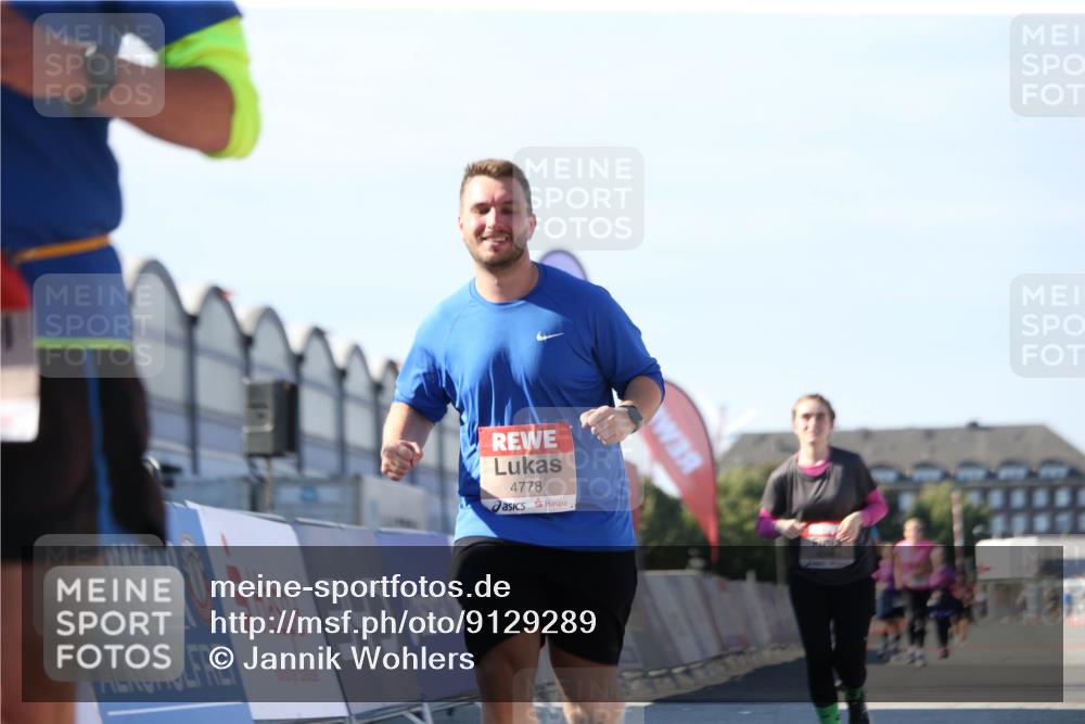 03.10.2025 - Köhlbrandbrückenlauf Jannik Wohlers http://msf.ph/oto/9129289 03.10.2025 13:42:55 Ziel 4778, 4944, 5086, 5418, 6468, 6469, 6548 meine-sportfotos.de