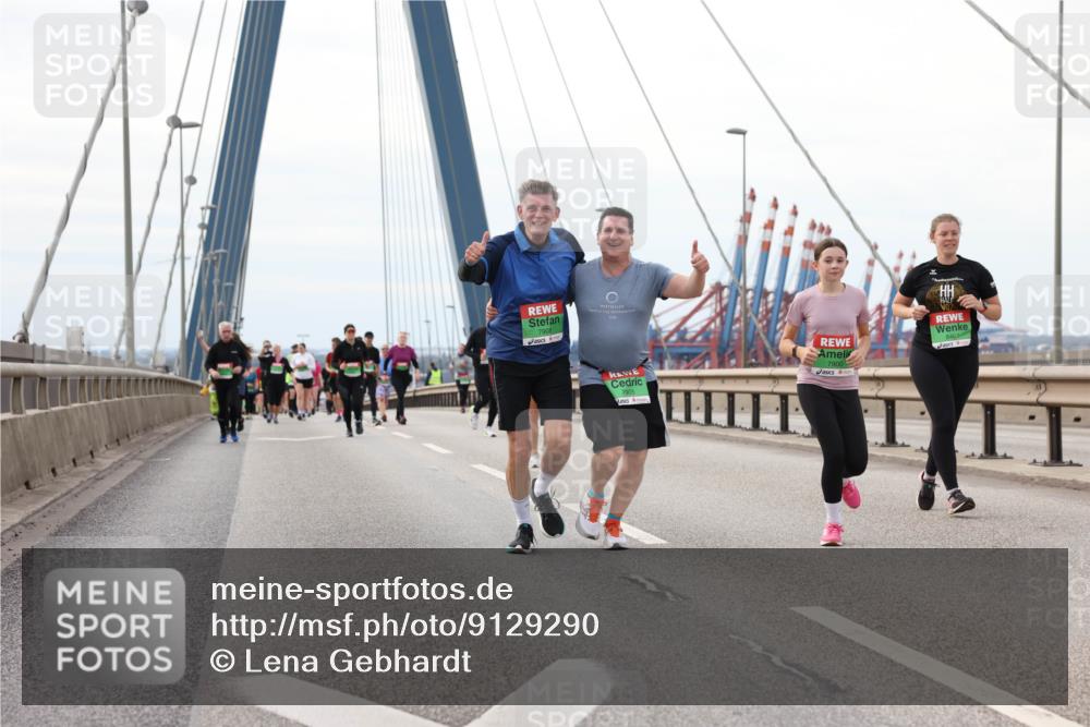 03.10.2025 - Köhlbrandbrückenlauf Lena Gebhardt http://msf.ph/oto/9129290 03.10.2025 16:03:46 Position 2 7905, 8467, 7900 meine-sportfotos.de