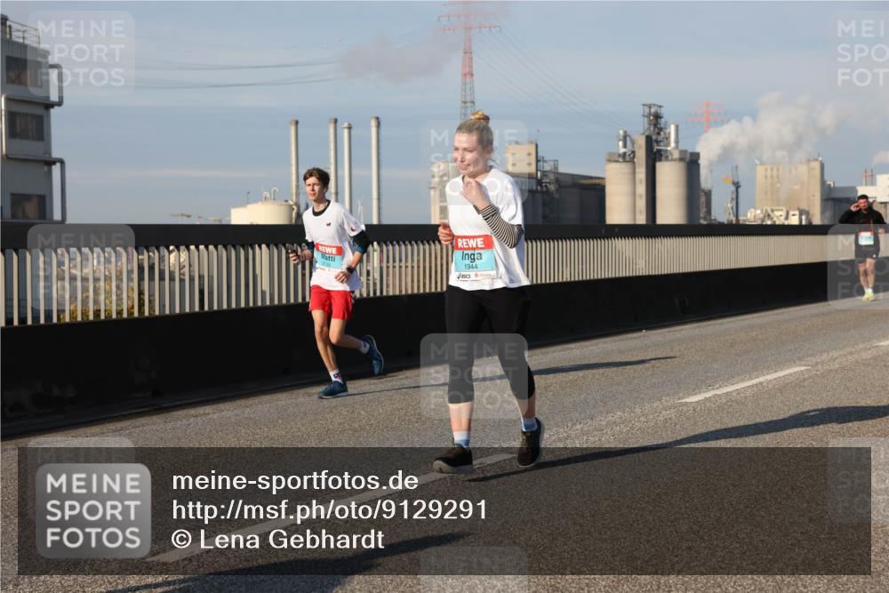 03.10.2025 - Köhlbrandbrückenlauf Lena Gebhardt http://msf.ph/oto/9129291 03.10.2025 09:48:49 Position 2 1944 meine-sportfotos.de