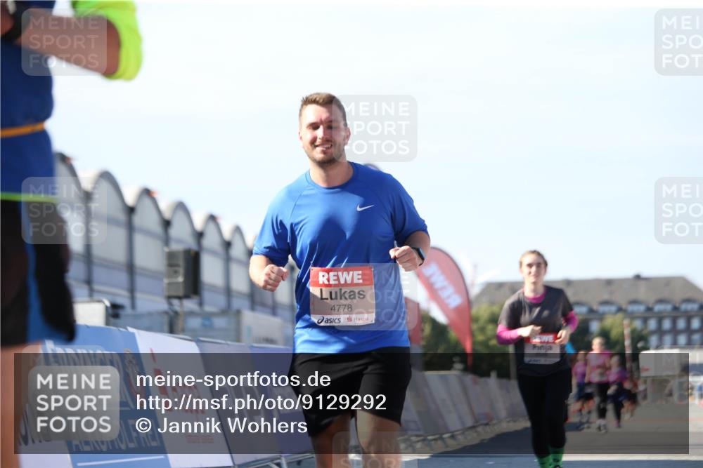 03.10.2025 - Köhlbrandbrückenlauf Jannik Wohlers http://msf.ph/oto/9129292 03.10.2025 13:42:55 Ziel 4778, 4944, 5086, 5418, 6468, 6469, 6548 meine-sportfotos.de