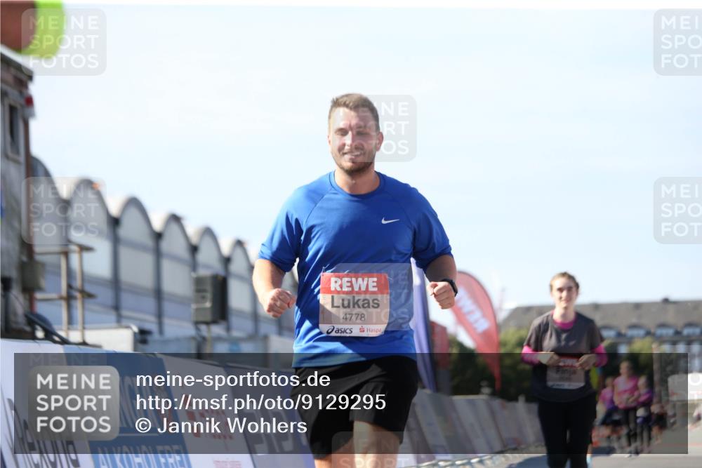 03.10.2025 - Köhlbrandbrückenlauf Jannik Wohlers http://msf.ph/oto/9129295 03.10.2025 13:42:55 Ziel 4778, 4944, 5086, 5418, 6468, 6469, 6548 meine-sportfotos.de