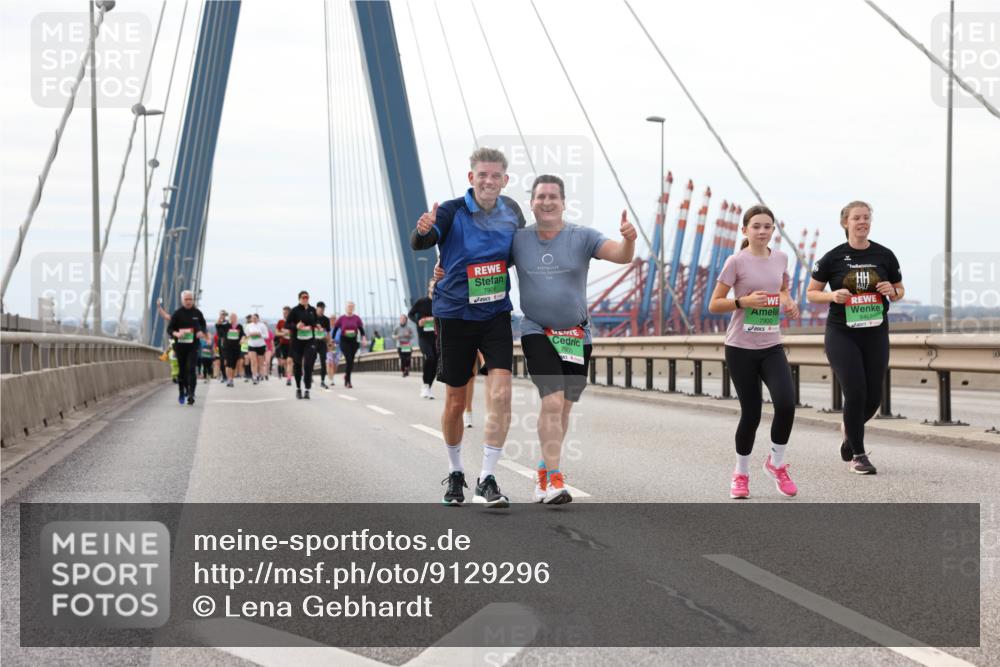 03.10.2025 - Köhlbrandbrückenlauf Lena Gebhardt http://msf.ph/oto/9129296 03.10.2025 16:03:46 Position 2 7900, 8462, 7905 meine-sportfotos.de