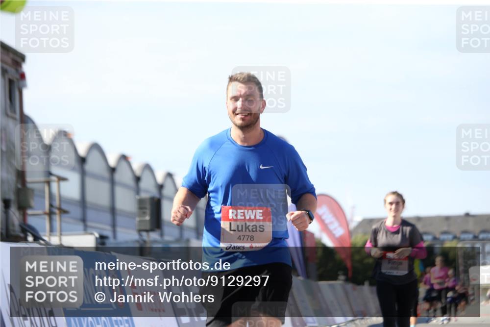 03.10.2025 - Köhlbrandbrückenlauf Jannik Wohlers http://msf.ph/oto/9129297 03.10.2025 13:42:55 Ziel 4778, 4944, 5086, 5418, 6468, 6469, 6548 meine-sportfotos.de