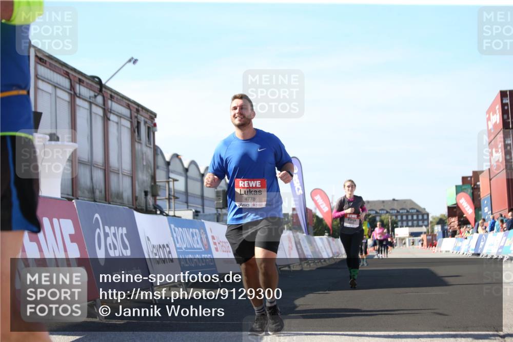 03.10.2025 - Köhlbrandbrückenlauf Jannik Wohlers http://msf.ph/oto/9129300 03.10.2025 13:42:56 Ziel 4778, 4944, 5086, 6468, 6469, 6548 meine-sportfotos.de