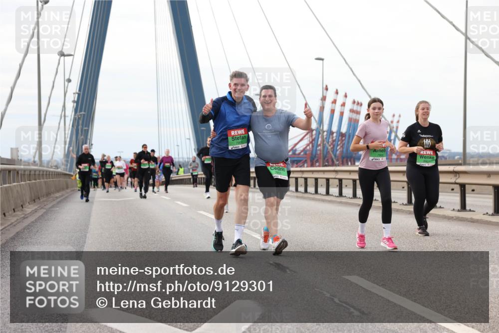 03.10.2025 - Köhlbrandbrückenlauf Lena Gebhardt http://msf.ph/oto/9129301 03.10.2025 16:03:46 Position 2 7905, 7900 meine-sportfotos.de