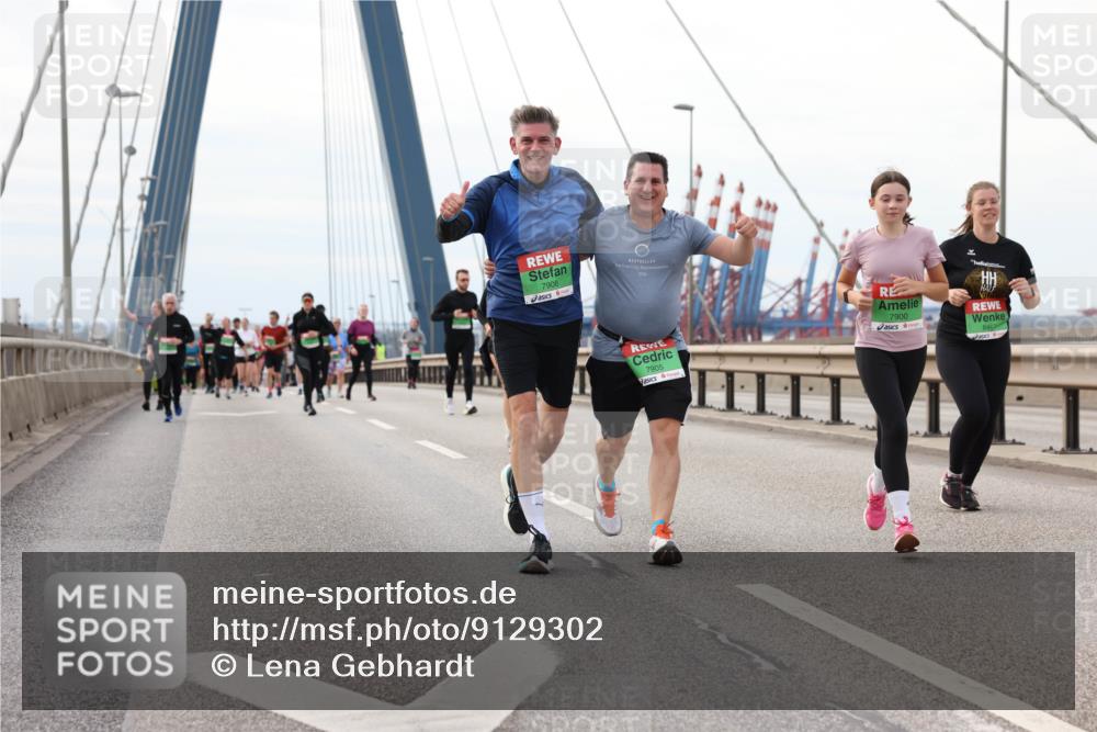 03.10.2025 - Köhlbrandbrückenlauf Lena Gebhardt http://msf.ph/oto/9129302 03.10.2025 16:03:47 Position 2 7908, 7905, 7900, 8467 meine-sportfotos.de