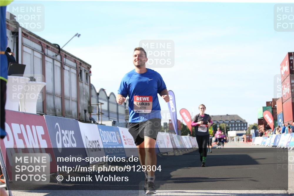 03.10.2025 - Köhlbrandbrückenlauf Jannik Wohlers http://msf.ph/oto/9129304 03.10.2025 13:42:56 Ziel 4778, 4944, 5086, 6468, 6469, 6548 meine-sportfotos.de