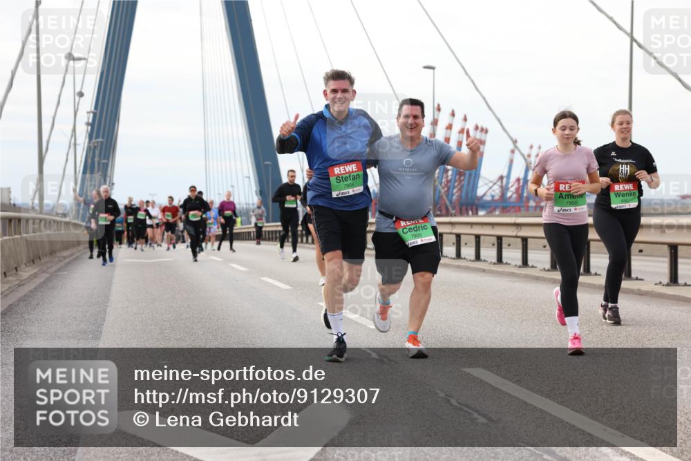 03.10.2025 - Köhlbrandbrückenlauf Lena Gebhardt http://msf.ph/oto/9129307 03.10.2025 16:03:47 Position 2 7908, 7905, 7900, 8467 meine-sportfotos.de
