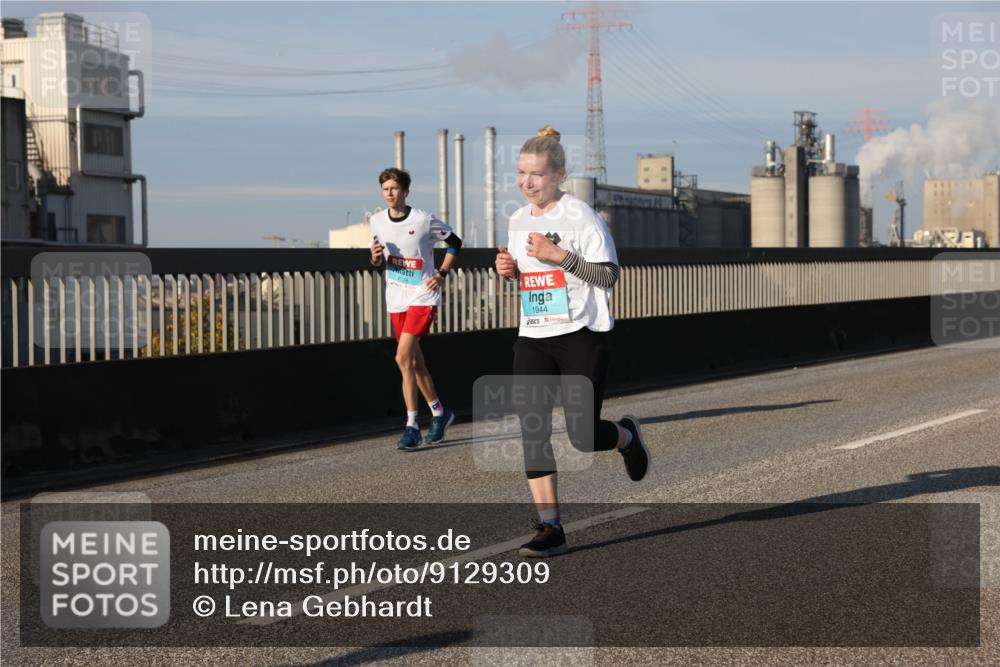 03.10.2025 - Köhlbrandbrückenlauf Lena Gebhardt http://msf.ph/oto/9129309 03.10.2025 09:48:49 Position 2 1944 meine-sportfotos.de