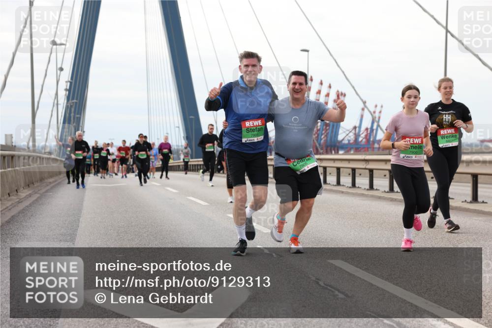 03.10.2025 - Köhlbrandbrückenlauf Lena Gebhardt http://msf.ph/oto/9129313 03.10.2025 16:03:47 Position 2 7908, 2024, 7905, 7900, 8462 meine-sportfotos.de