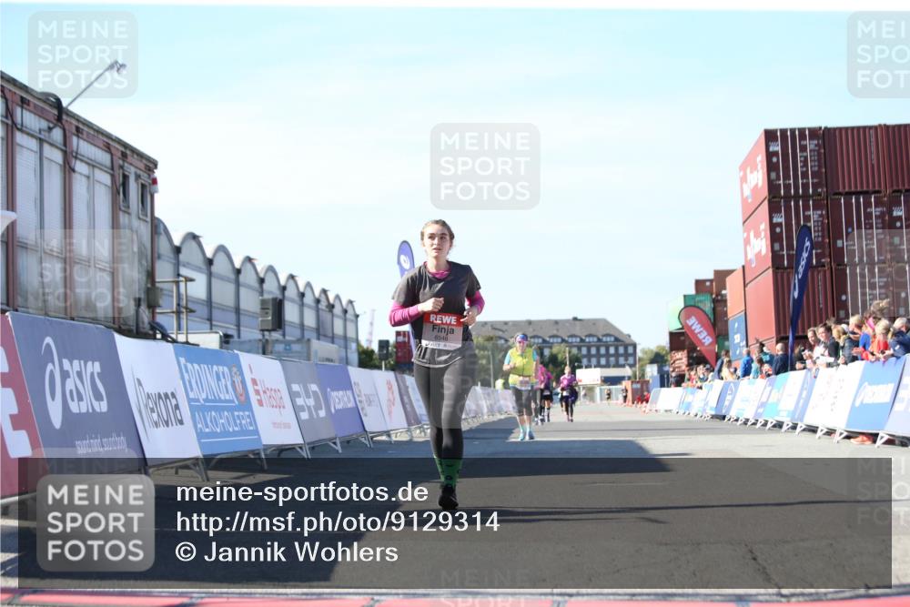 03.10.2025 - Köhlbrandbrückenlauf Jannik Wohlers http://msf.ph/oto/9129314 03.10.2025 13:42:58 Ziel 4778, 6468, 6469, 6548 meine-sportfotos.de