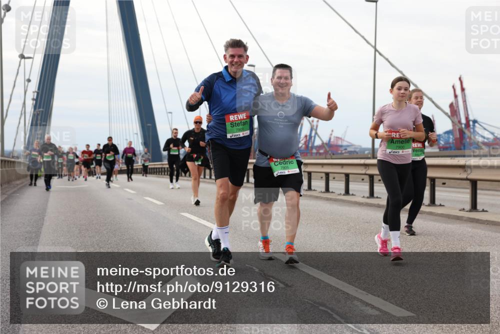 03.10.2025 - Köhlbrandbrückenlauf Lena Gebhardt http://msf.ph/oto/9129316 03.10.2025 16:03:47 Position 2 7908, 2004, 7900, 7905 meine-sportfotos.de