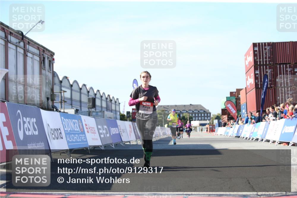 03.10.2025 - Köhlbrandbrückenlauf Jannik Wohlers http://msf.ph/oto/9129317 03.10.2025 13:42:58 Ziel 4778, 6468, 6469, 6548 meine-sportfotos.de