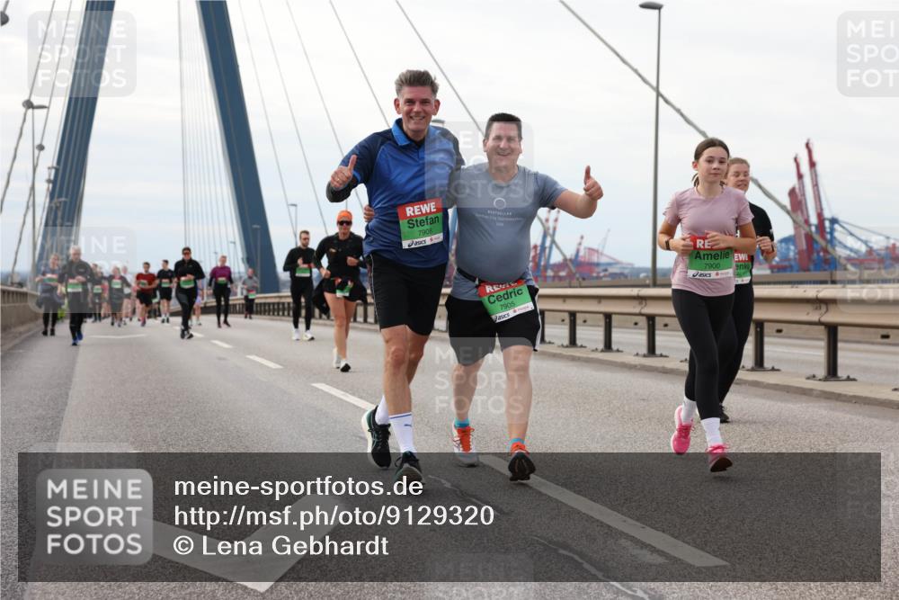 03.10.2025 - Köhlbrandbrückenlauf Lena Gebhardt http://msf.ph/oto/9129320 03.10.2025 16:03:47 Position 2 7908, 7905, 7900 meine-sportfotos.de