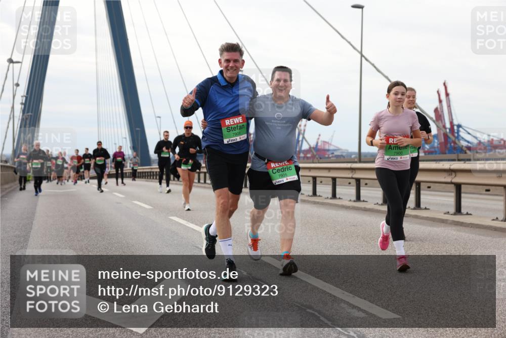 03.10.2025 - Köhlbrandbrückenlauf Lena Gebhardt http://msf.ph/oto/9129323 03.10.2025 16:03:47 Position 2 7908, 7905, 7900 meine-sportfotos.de