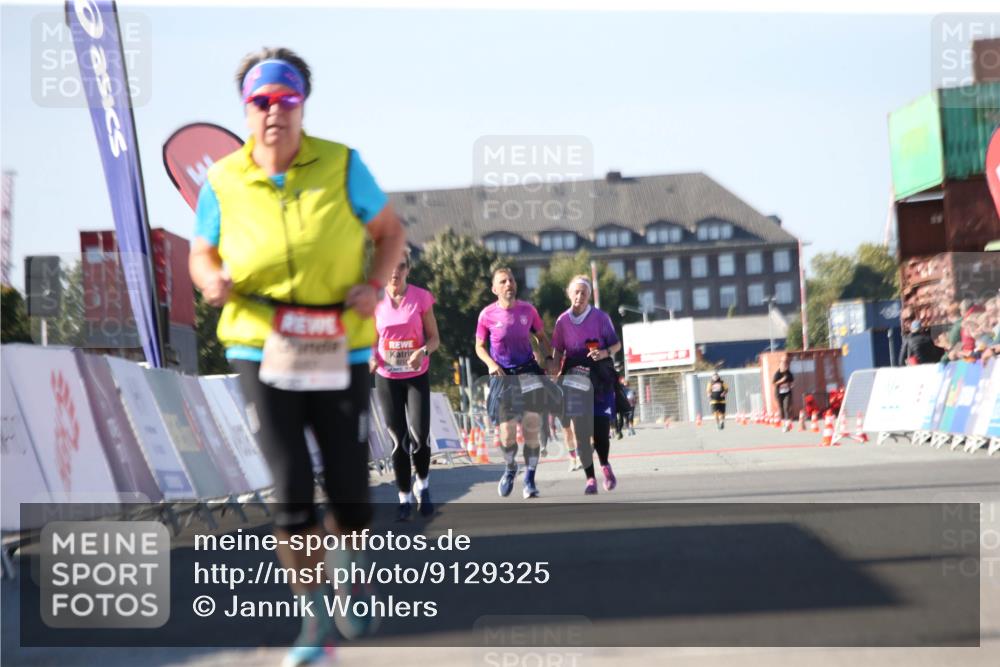 03.10.2025 - Köhlbrandbrückenlauf Jannik Wohlers http://msf.ph/oto/9129325 03.10.2025 13:43:04 Ziel 4778, 6463, 6548 meine-sportfotos.de