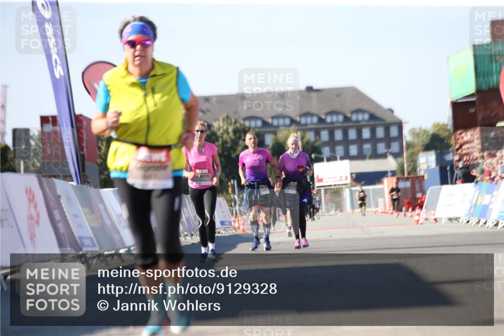 03.10.2025 - Köhlbrandbrückenlauf Jannik Wohlers http://msf.ph/oto/9129328 03.10.2025 13:43:04 Ziel 4778, 6463, 6548 meine-sportfotos.de