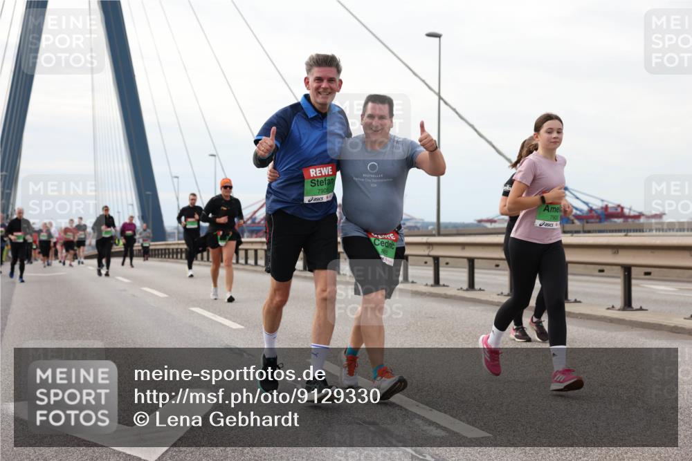 03.10.2025 - Köhlbrandbrückenlauf Lena Gebhardt http://msf.ph/oto/9129330 03.10.2025 16:03:48 Position 2 7908, 2024, 7900 meine-sportfotos.de