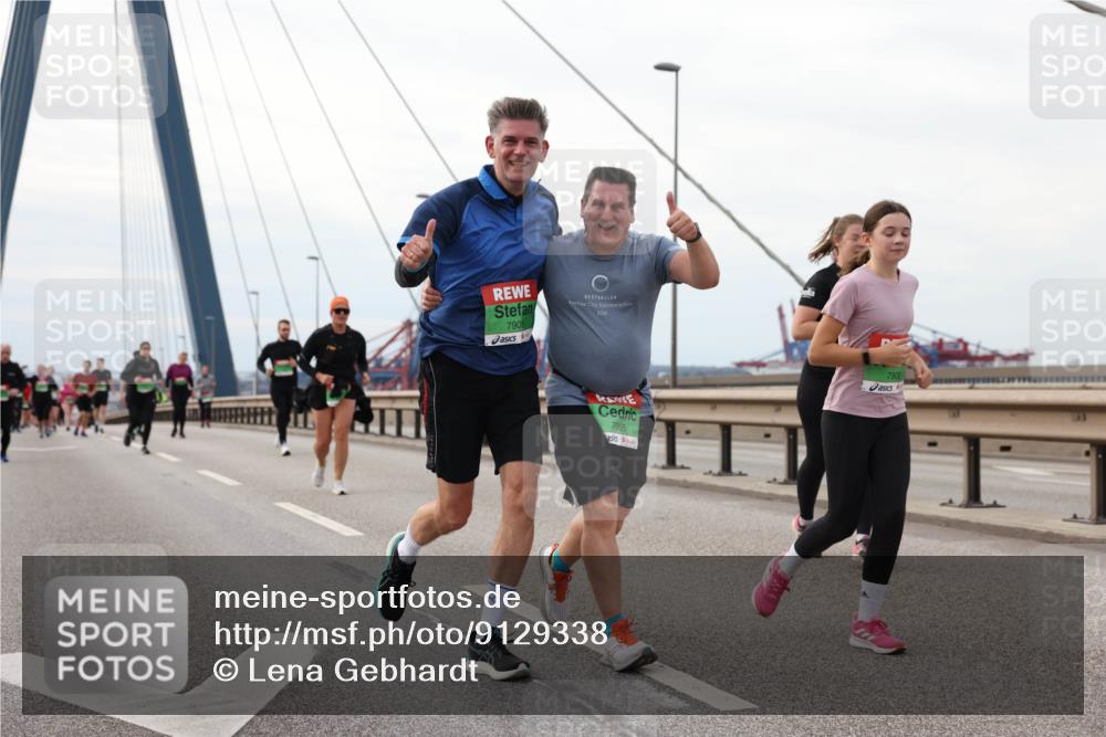 03.10.2025 - Köhlbrandbrückenlauf Lena Gebhardt http://msf.ph/oto/9129338 03.10.2025 16:03:48 Position 2 7908, 2024, 7905, 7900 meine-sportfotos.de