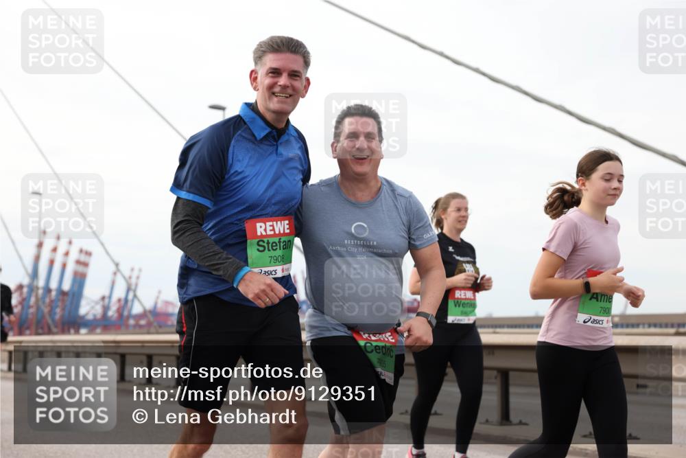 03.10.2025 - Köhlbrandbrückenlauf Lena Gebhardt http://msf.ph/oto/9129351 03.10.2025 16:03:48 Position 2 7908, 2024, 7905, 7900 meine-sportfotos.de