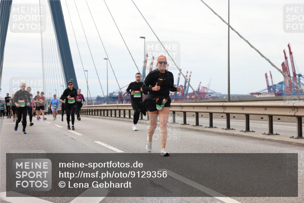 03.10.2025 - Köhlbrandbrückenlauf Lena Gebhardt http://msf.ph/oto/9129356 03.10.2025 16:03:50 Position 2  meine-sportfotos.de