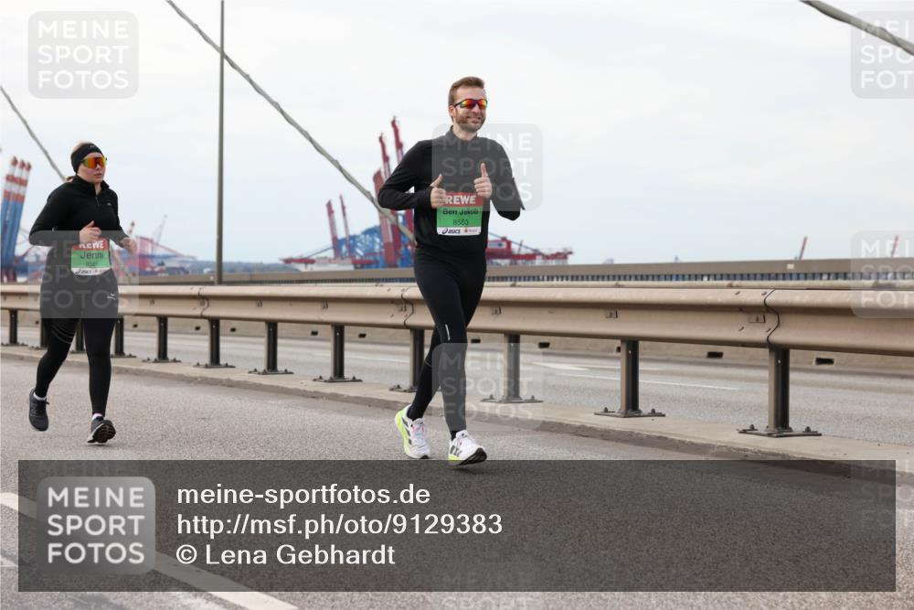 03.10.2025 - Köhlbrandbrückenlauf Lena Gebhardt http://msf.ph/oto/9129383 03.10.2025 16:03:54 Position 2 8586, 8563 meine-sportfotos.de