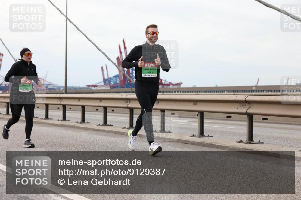 03.10.2025 - Köhlbrandbrückenlauf Lena Gebhardt http://msf.ph/oto/9129387 03.10.2025 16:03:54 Position 2 8586, 8563 meine-sportfotos.de