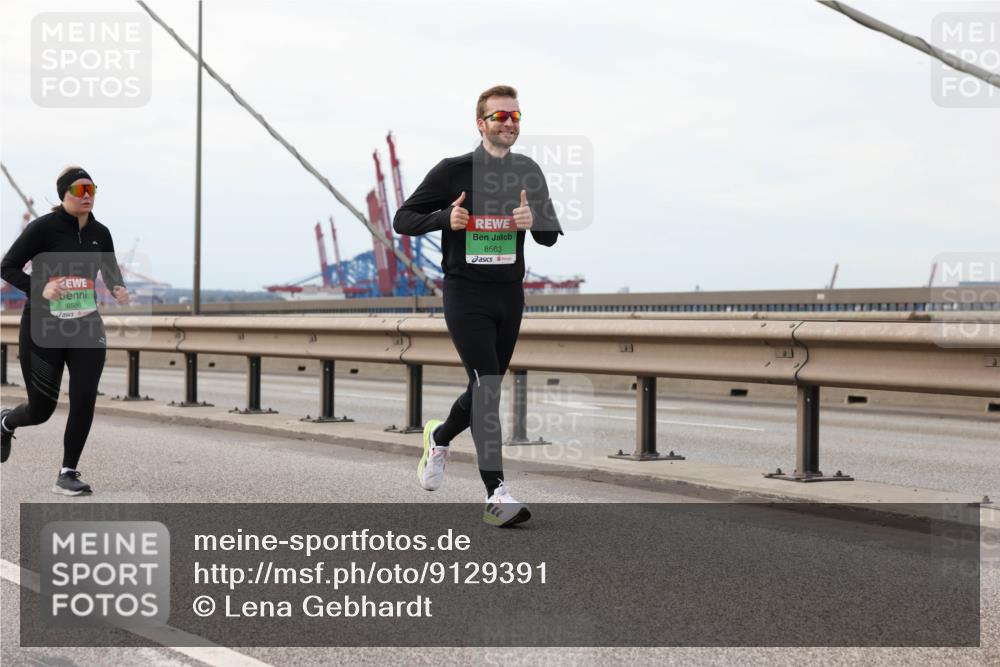 03.10.2025 - Köhlbrandbrückenlauf Lena Gebhardt http://msf.ph/oto/9129391 03.10.2025 16:03:54 Position 2 8586, 8563 meine-sportfotos.de