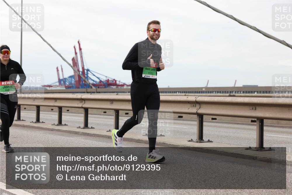 03.10.2025 - Köhlbrandbrückenlauf Lena Gebhardt http://msf.ph/oto/9129395 03.10.2025 16:03:54 Position 2 8586, 8563 meine-sportfotos.de