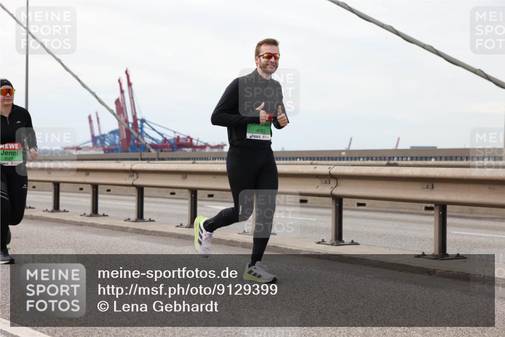 03.10.2025 - Köhlbrandbrückenlauf Lena Gebhardt http://msf.ph/oto/9129399 03.10.2025 16:03:54 Position 2 8586, 8563 meine-sportfotos.de
