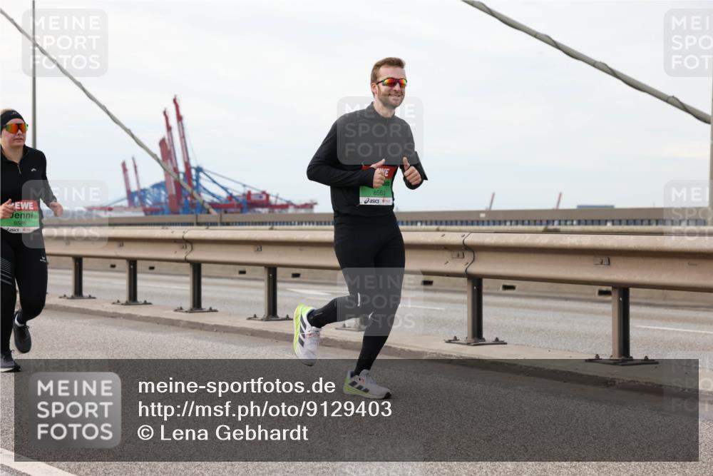 03.10.2025 - Köhlbrandbrückenlauf Lena Gebhardt http://msf.ph/oto/9129403 03.10.2025 16:03:54 Position 2 8586, 8563 meine-sportfotos.de