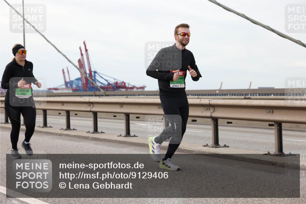 03.10.2025 - Köhlbrandbrückenlauf Lena Gebhardt http://msf.ph/oto/9129406 03.10.2025 16:03:55 Position 2 8586, 8563 meine-sportfotos.de
