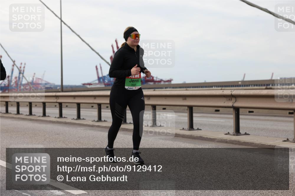 03.10.2025 - Köhlbrandbrückenlauf Lena Gebhardt http://msf.ph/oto/9129412 03.10.2025 16:03:55 Position 2 8586 meine-sportfotos.de