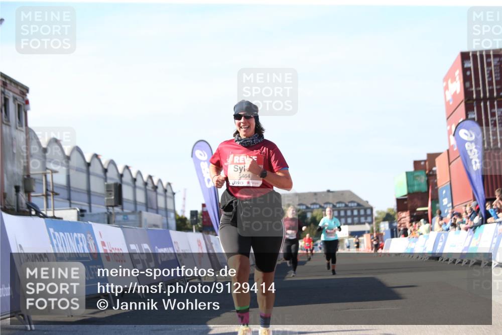 03.10.2025 - Köhlbrandbrückenlauf Jannik Wohlers http://msf.ph/oto/9129414 03.10.2025 13:43:22 Ziel 4238, 5021, 5464, 6711 meine-sportfotos.de