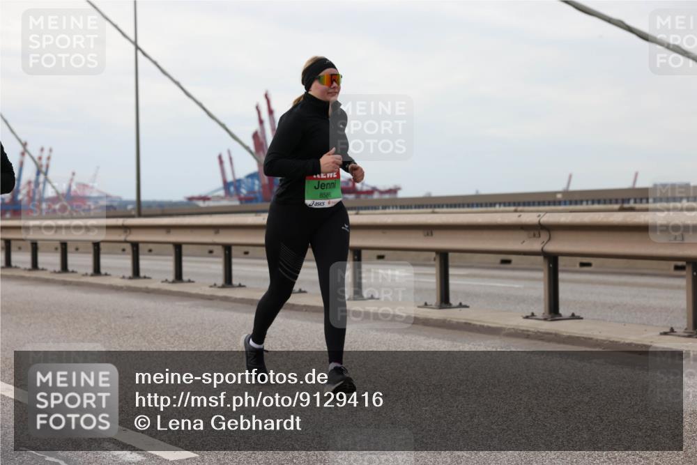 03.10.2025 - Köhlbrandbrückenlauf Lena Gebhardt http://msf.ph/oto/9129416 03.10.2025 16:03:55 Position 2 8586 meine-sportfotos.de