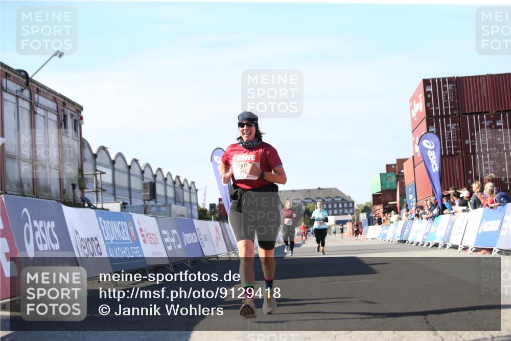 03.10.2025 - Köhlbrandbrückenlauf Jannik Wohlers http://msf.ph/oto/9129418 03.10.2025 13:43:23 Ziel 4238, 5021, 5464, 5499, 5559, 6711 meine-sportfotos.de
