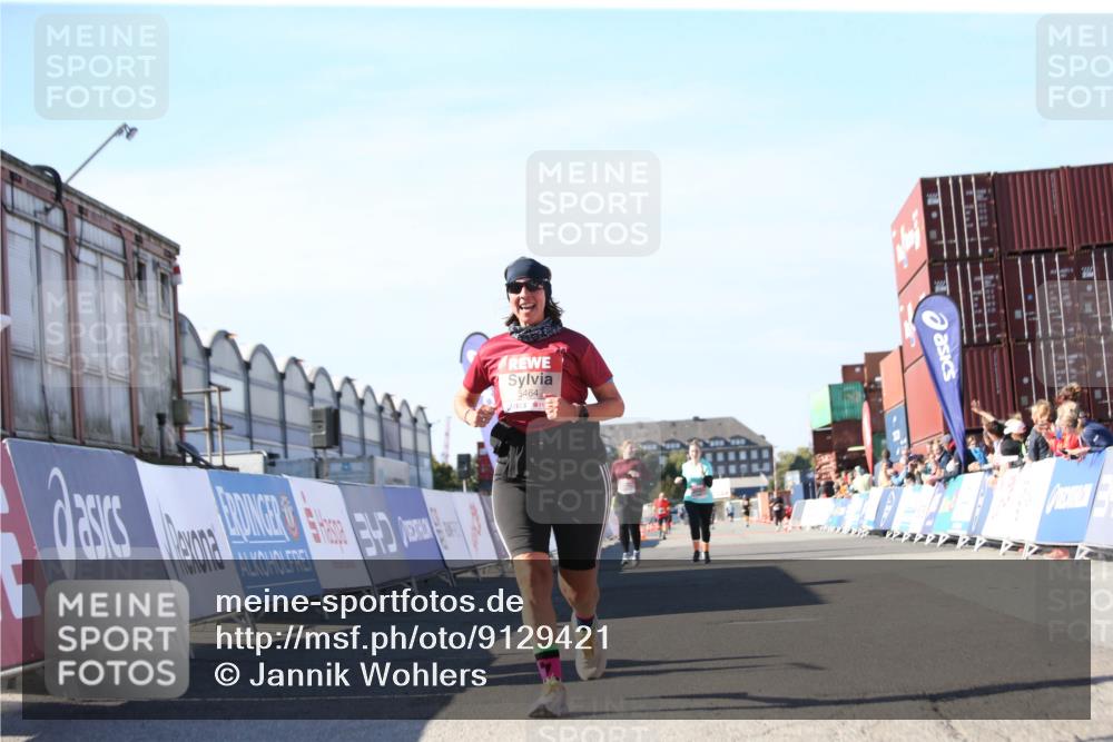 03.10.2025 - Köhlbrandbrückenlauf Jannik Wohlers http://msf.ph/oto/9129421 03.10.2025 13:43:23 Ziel 4238, 5021, 5464, 5499, 5559, 6711 meine-sportfotos.de