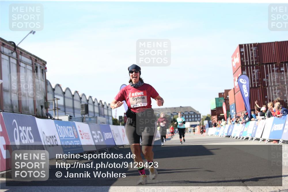 03.10.2025 - Köhlbrandbrückenlauf Jannik Wohlers http://msf.ph/oto/9129423 03.10.2025 13:43:23 Ziel 4238, 5021, 5464, 5499, 5559, 6711 meine-sportfotos.de